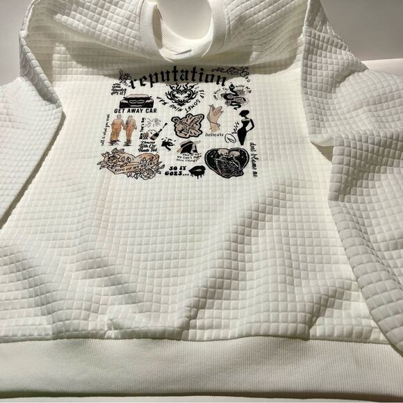New Taylor Swift sweatshirt Revelation, Hard to find - Picture 9 of 11